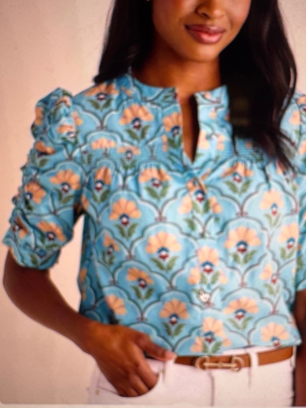 Worn 2x! Perfect Condition Avara floral button down top! $98 new! Medium